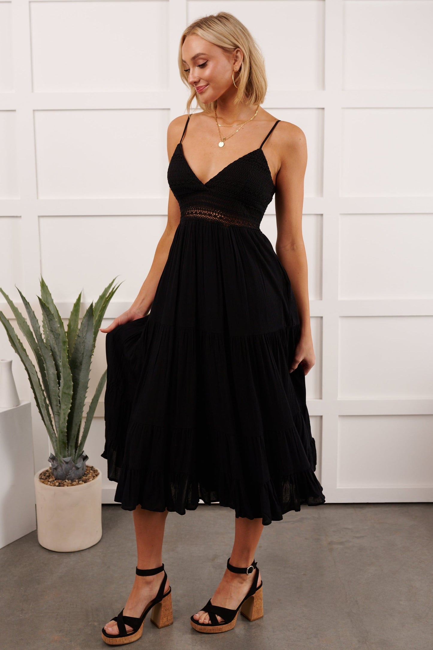 Soft Twirl Tiered Crochet Bodice Midi Dress (Black)